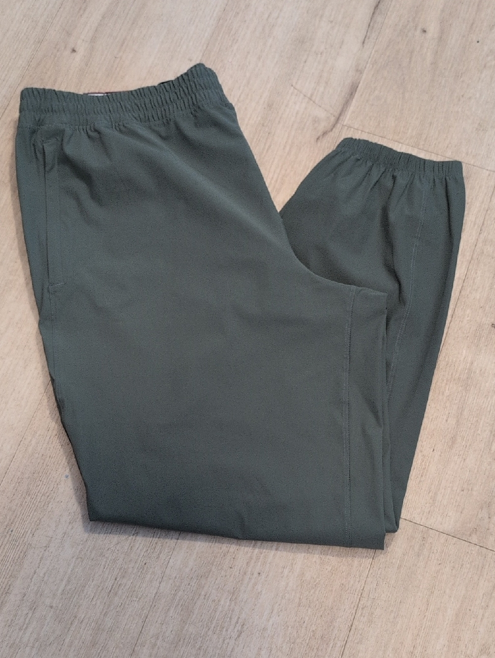 GapFit Motion Joggers in Dark Green Mens XL
